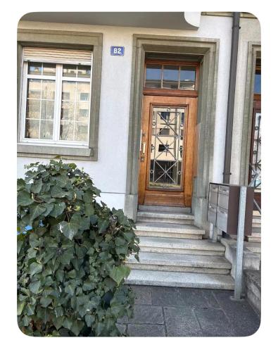 Gartenoase Basel zentral - extra langes Schlaf-Sofa für 1-2 Personen - Tram direkt & 8 GehMin zu Bhf SBB