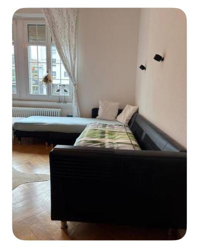 Gartenoase Basel zentral - extra langes Schlaf-Sofa für 1-2 Personen - Tram direkt & 8 GehMin zu Bhf SBB