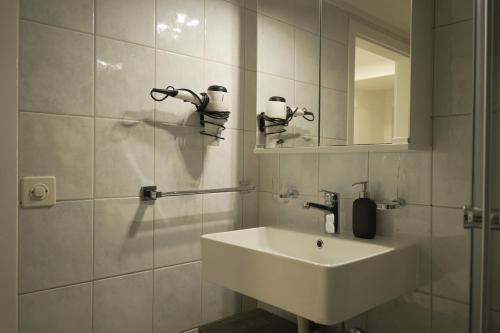 Modern Suite with Aare View - Heart of Old Town I