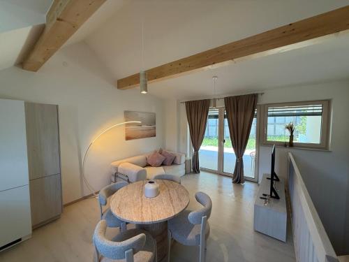 Donau Living New Apartment Near City and Highway