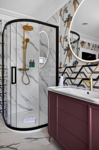 a bathroom with a tub and a shower at Clarence House in Derry Londonderry