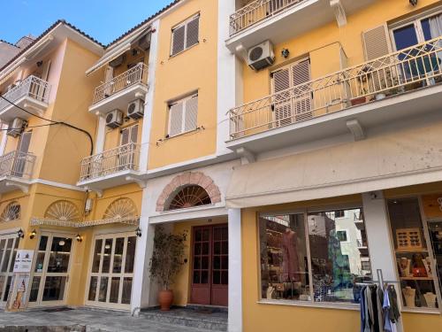 Old Town Apartment next to Seafront Promenade