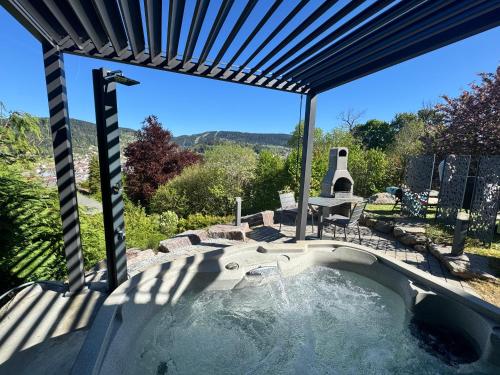 App le petit nid d'abeille cocon pour 2 pers, spa privée et sauna, belle vue avec terrasse