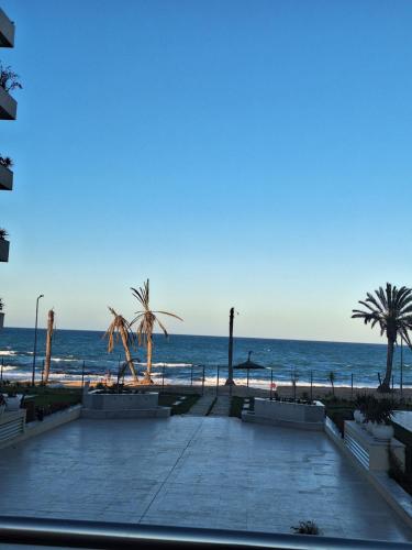 Appartement vue imprenable sur mer, résidence pieds dans l'eau avec piscine C1
