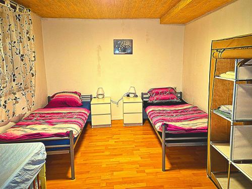 a room with two beds in a dorm room at Ferien & Monteure Residence in Schauenburg