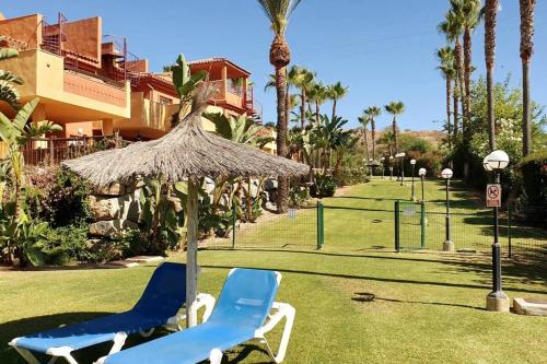 Relaxing 2 Bed duplex: seaviews, terrace & rooftop