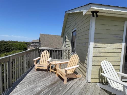 two chairs and a table on a deck at SOUTHERN STAR cottage in Hatteras