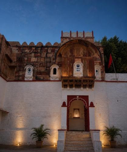a building with a staircase in front of it at Garh Harsolav in Harsolāv