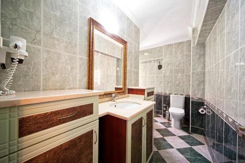 Koupelna v ubytování Selen Hotel