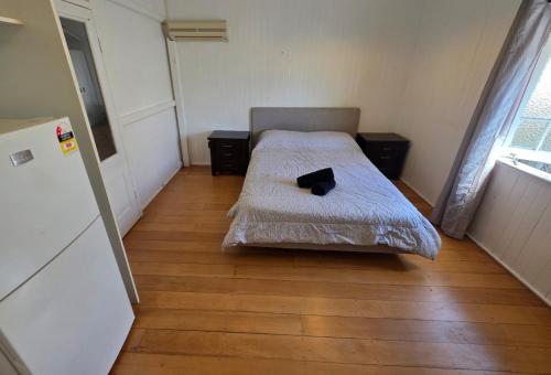 a bedroom with a bed with a black cat on it at Buchan Street, Accommodation in East Trinity