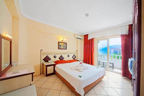 Postel nebo postele na pokoji v ubytování Selen Hotel