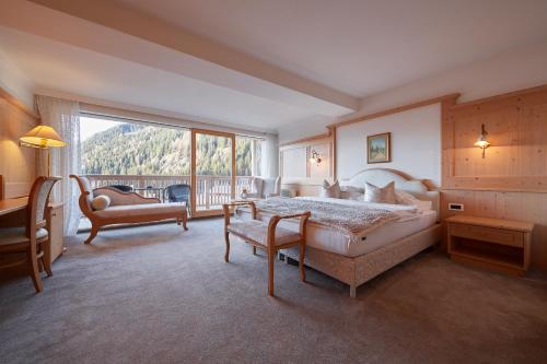Postel nebo postele na pokoji v ubytování Hotel Portillo Dolomites 1966'