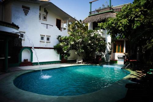 a swimming pool in front of a building at Bungalows Puerta de Sol in Brisas de Zicatela