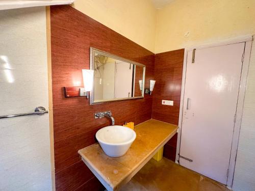 a bathroom with a sink and a mirror at Pillow on the Cloud in Rāmgarh