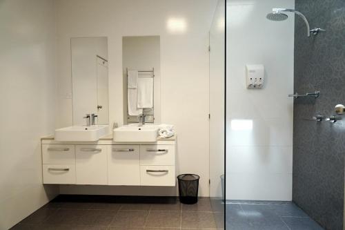 a bathroom with two sinks and a shower at Historic Getaway in Launceston