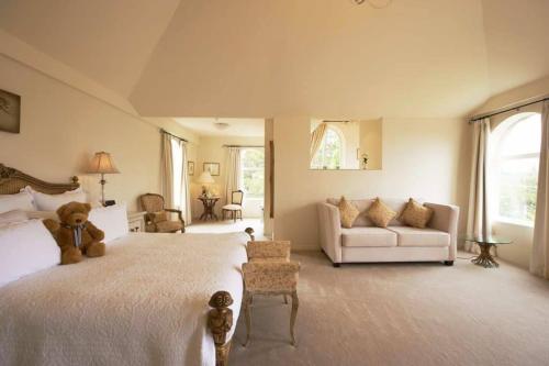 a large bedroom with a teddy bear sitting on a bed at Villa Howden in Margate