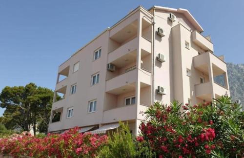SARITA Apartments