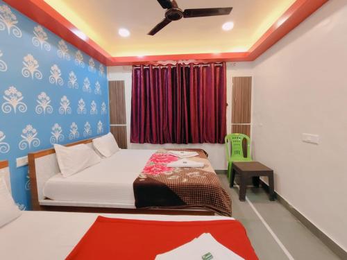 a small bedroom with a bed and a window at Narayan Guest House in Pune