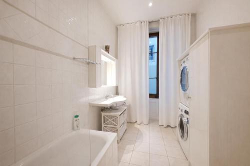 Elegant 2-bedroom apartment in Pâquis near lake Geneva