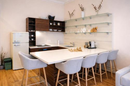 Elegant 2-bedroom apartment in Pâquis near lake Geneva
