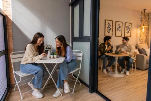 CASA FLORIT - 4 Guests with AC and WiFi near Sorolla Train Station
