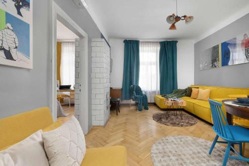 Czarujący Apartament z Klimatyzacją i Miejscem Do Pracy Zdalnej by Noclegi Renters