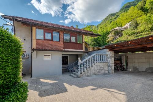 Apartment Lev with Terrace and 2 Bedrooms