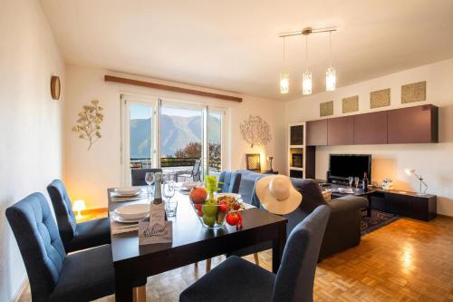 Santiago Home with Lake-View Balconies - Happy Rentals