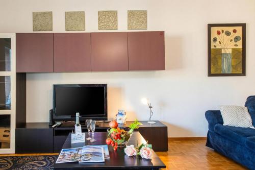 Santiago Home with Lake-View Balconies - Happy Rentals