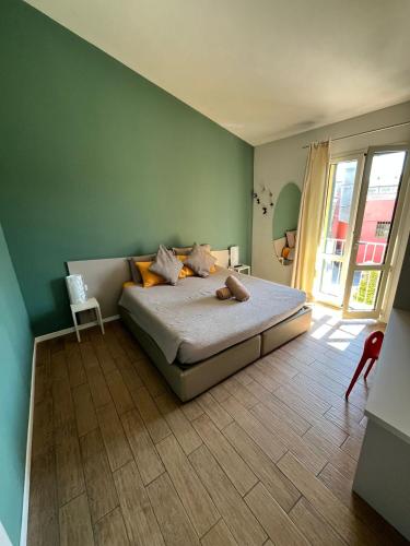 a bedroom with a bed in a green wall at Vele Storiche Pisane - free private parking in Pisa