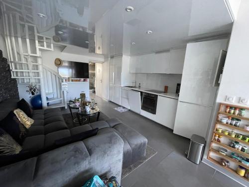 Modern and luxurious two bedroom apartment