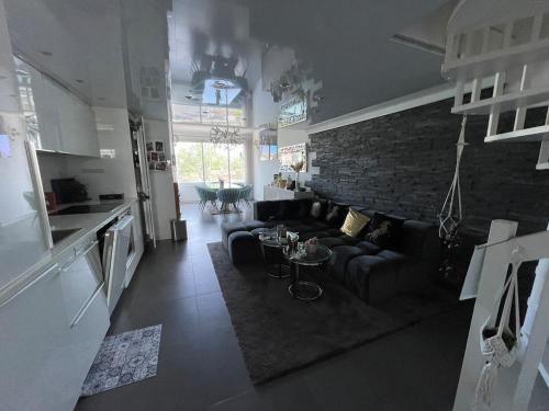 Modern and luxurious two bedroom apartment