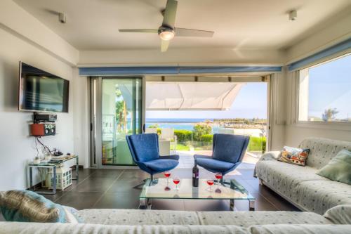 Posezení v ubytování Beachfront Trident