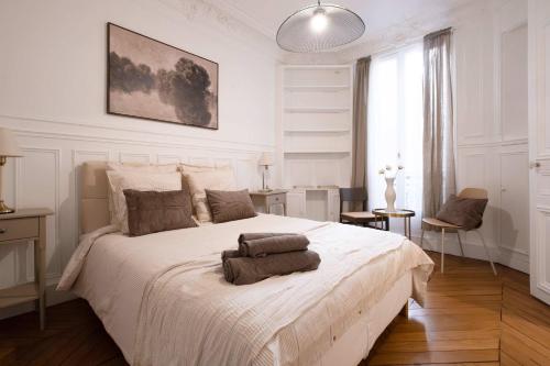 Golden Triangle 3BR Haussmann Champs-Elysees