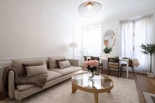 Golden Triangle 3BR Haussmann Champs-Elysees
