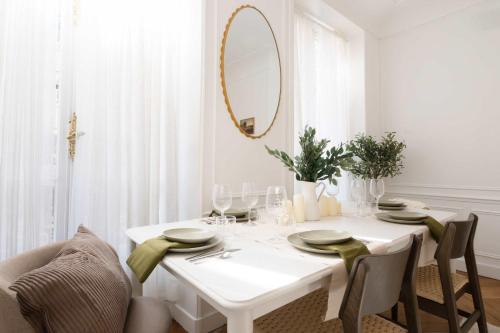 Golden Triangle 3BR Haussmann Champs-Elysees