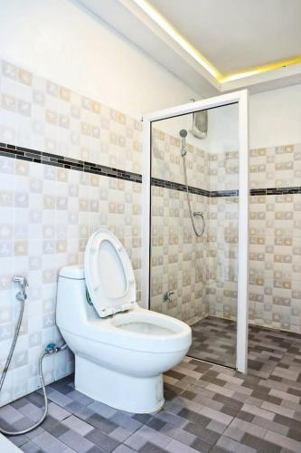 a bathroom with a toilet and a shower at ดอกฟ้า ม่อนแจ่ม in Mon Jam