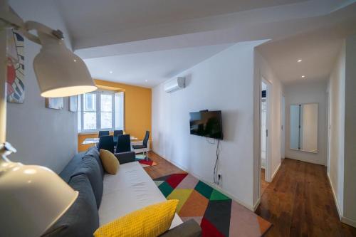 Yellow blue red apartment Bairro Alto Central