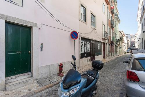 Yellow blue red apartment Bairro Alto Central