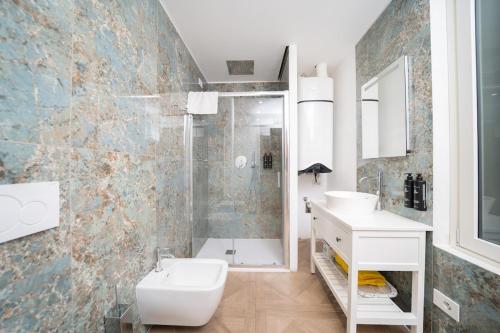 a bathroom with a toilet sink and a shower at Seven Thousand Apartment in Brescia