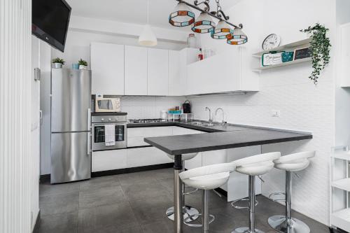 NEW - 2BR - 2 Baths - A-C - M2 Cimiano - Bus 53