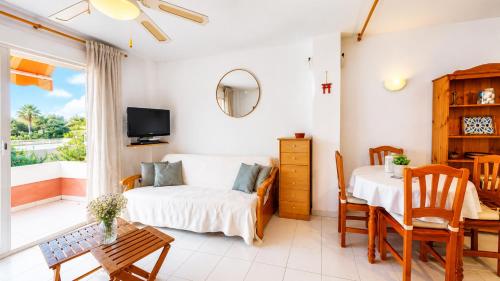 Estudio Flor de Jazmin en Dénia con piscina y a 100m de la playa by Family Homes Rentals