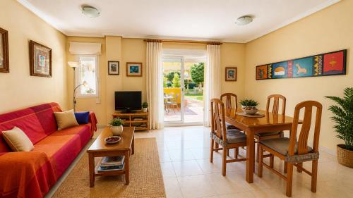 Apartamento Sergi en Denia con terraza, parking y piscina a 150m de la playa by Family Homes