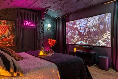 Private spa cinema free parking