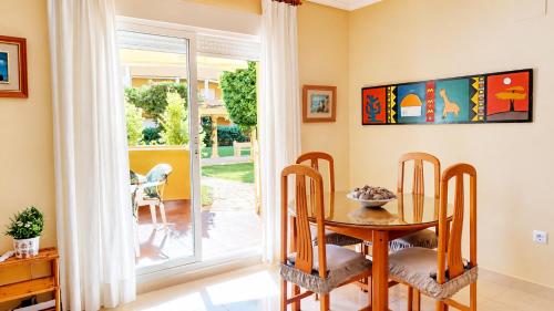 Apartamento Sergi en Denia con terraza, parking y piscina a 150m de la playa by Family Homes