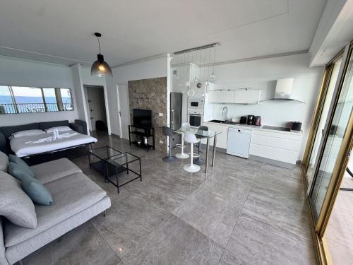 Incredible Seaview Studio on Promenade