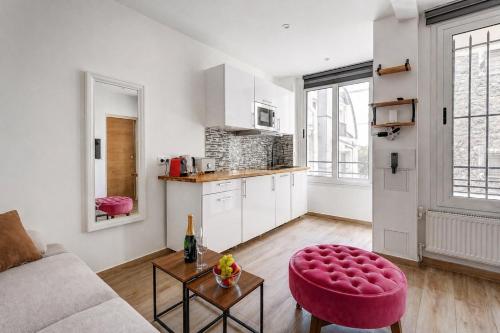 Suite B Elegance in Champs Elysees