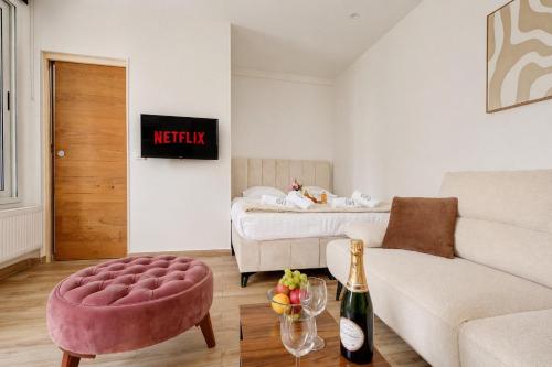 Suite B Elegance in Champs Elysees