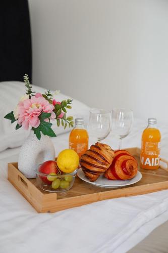Suite B Elegance in Champs Elysees