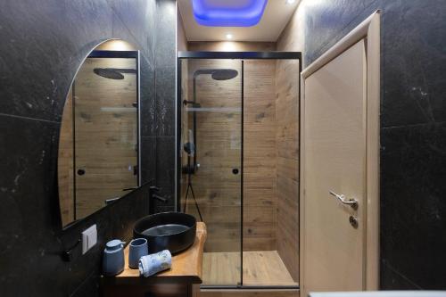 Walk Everywhere / Modern 2BR